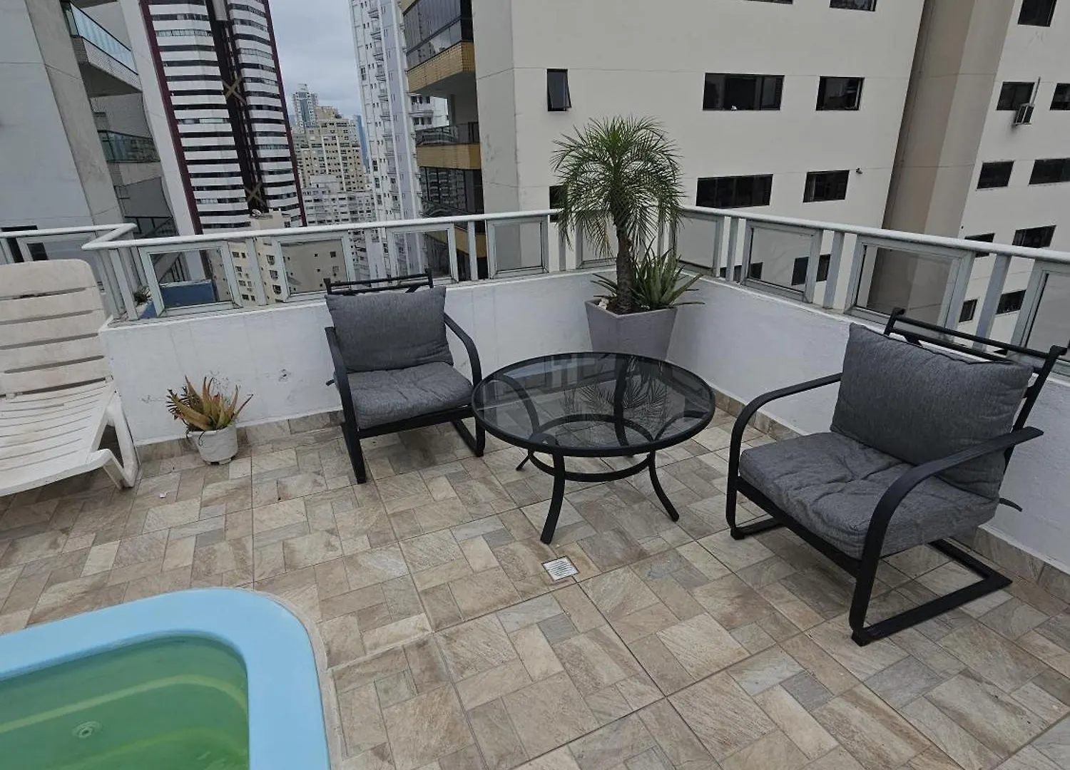 Suite En Apartamento Privado Balneário Camboriú ホームステイ