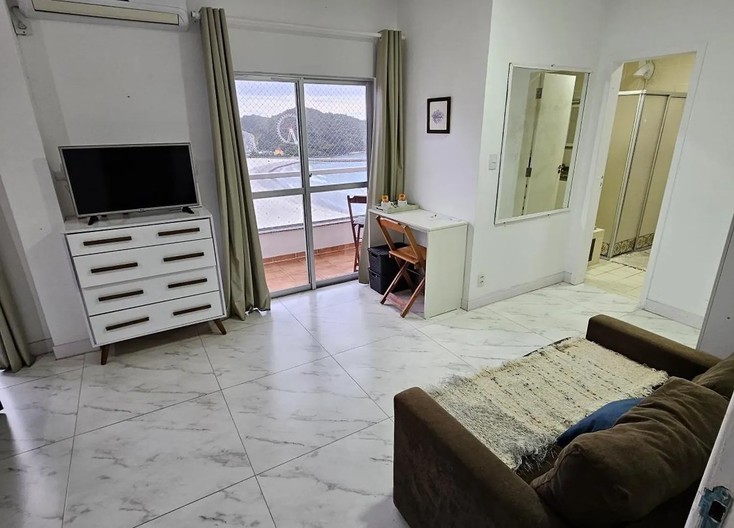 ホームステイ Suite En Apartamento Privado Balneário Camboriú ブラジル