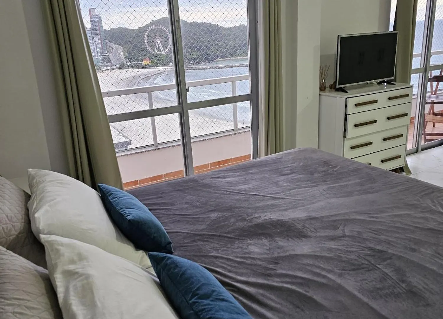 ホームステイ Suite En Apartamento Privado Balneário Camboriú