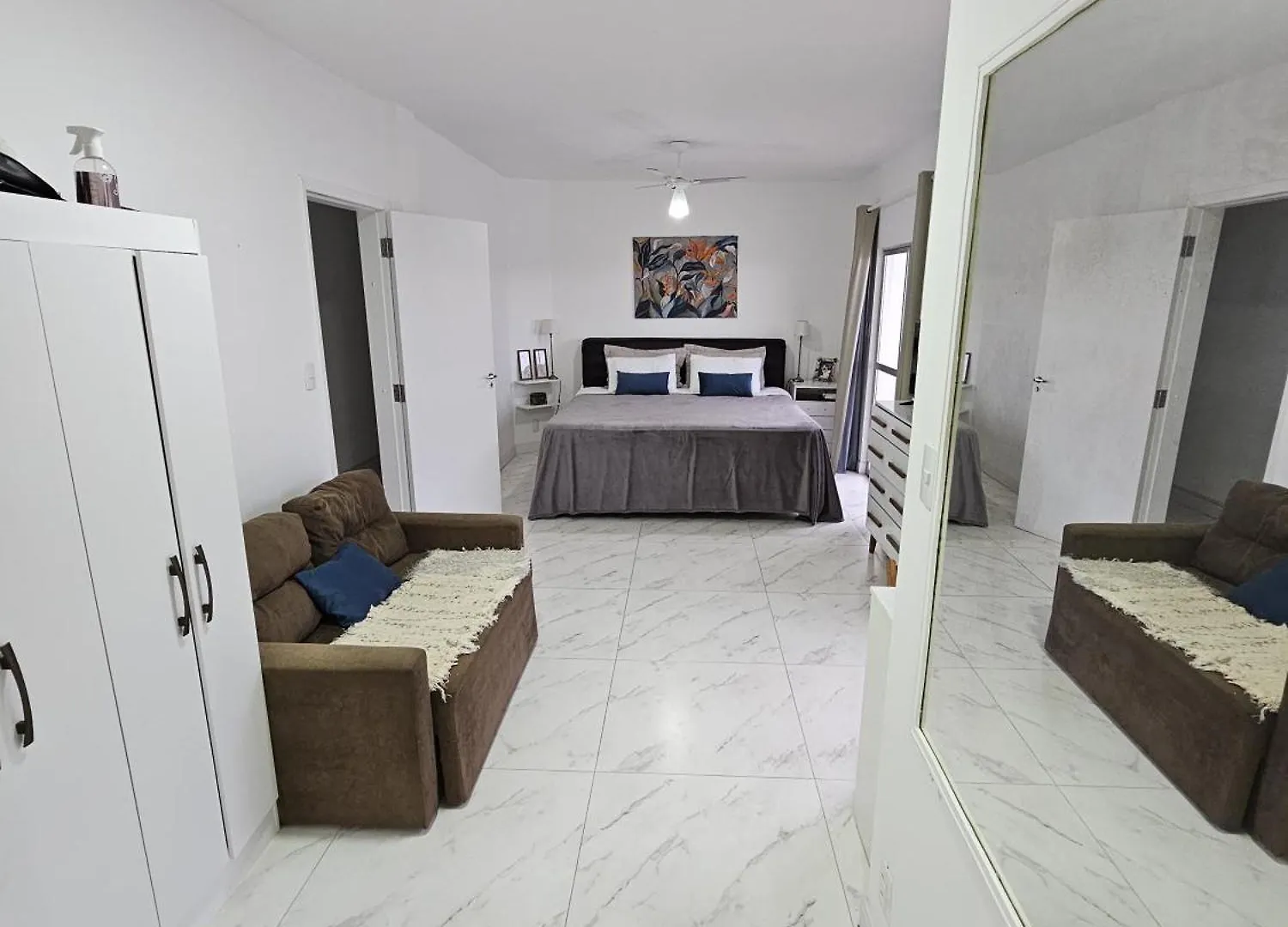 ホームステイ Suite En Apartamento Privado Balneário Camboriú